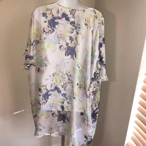BCBGeneration sheer floral kimono - Picture 5 of 5